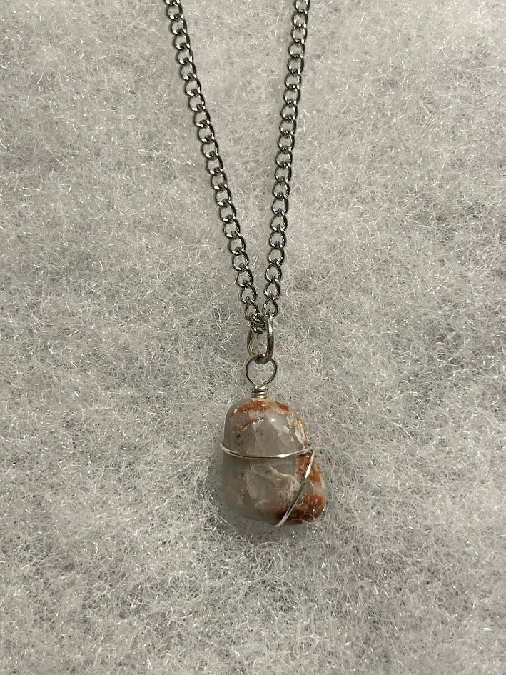 Quartz-Rich Polished Stone Necklace - Silver